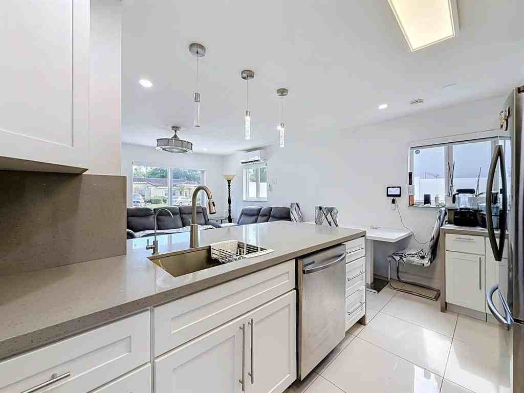 6135 Nw 24th Ct ##1 - Photo 4 of 11