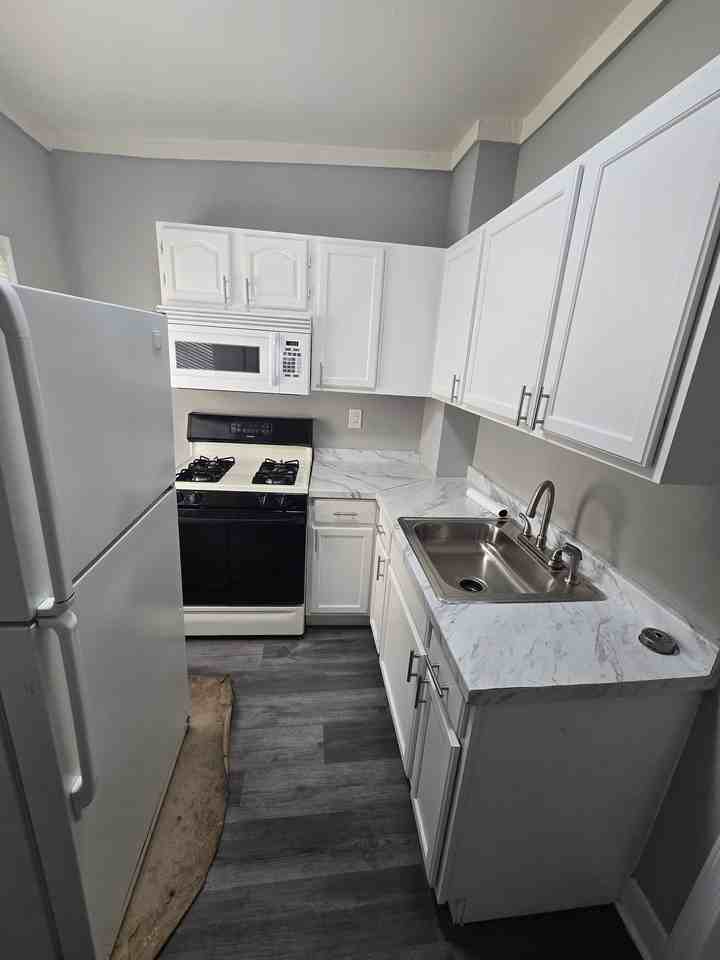 308 Clayton St #1 - Photo 5 of 13