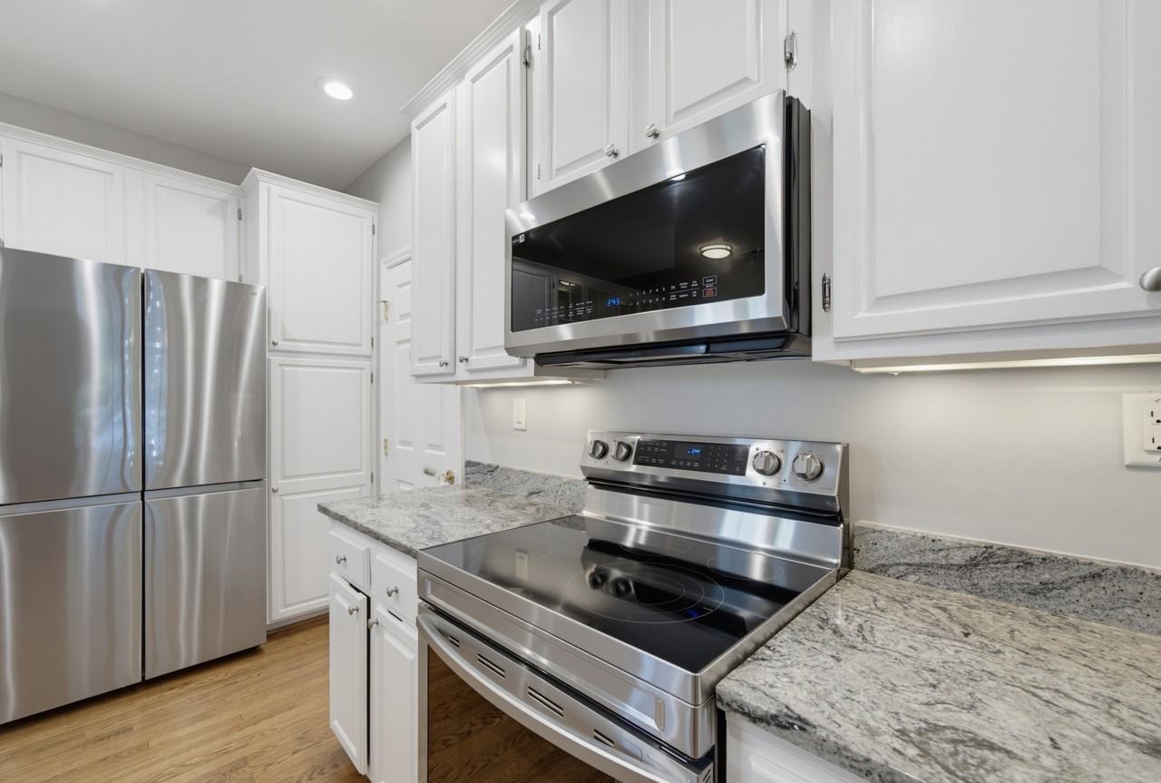 761 Bishops Park Dr #201 - Photo 4 of 31