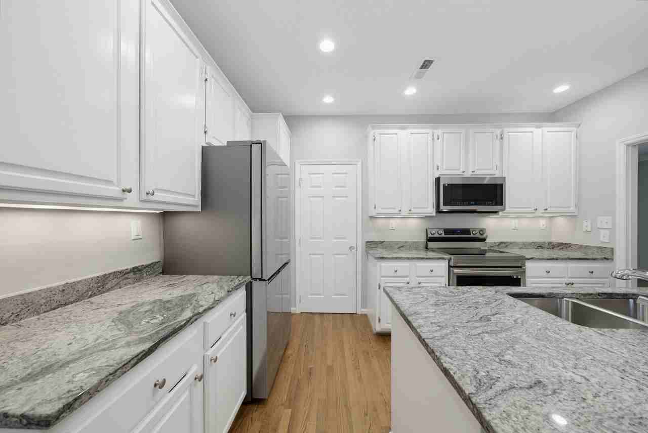 761 Bishops Park Dr #201 - Photo 6 of 31