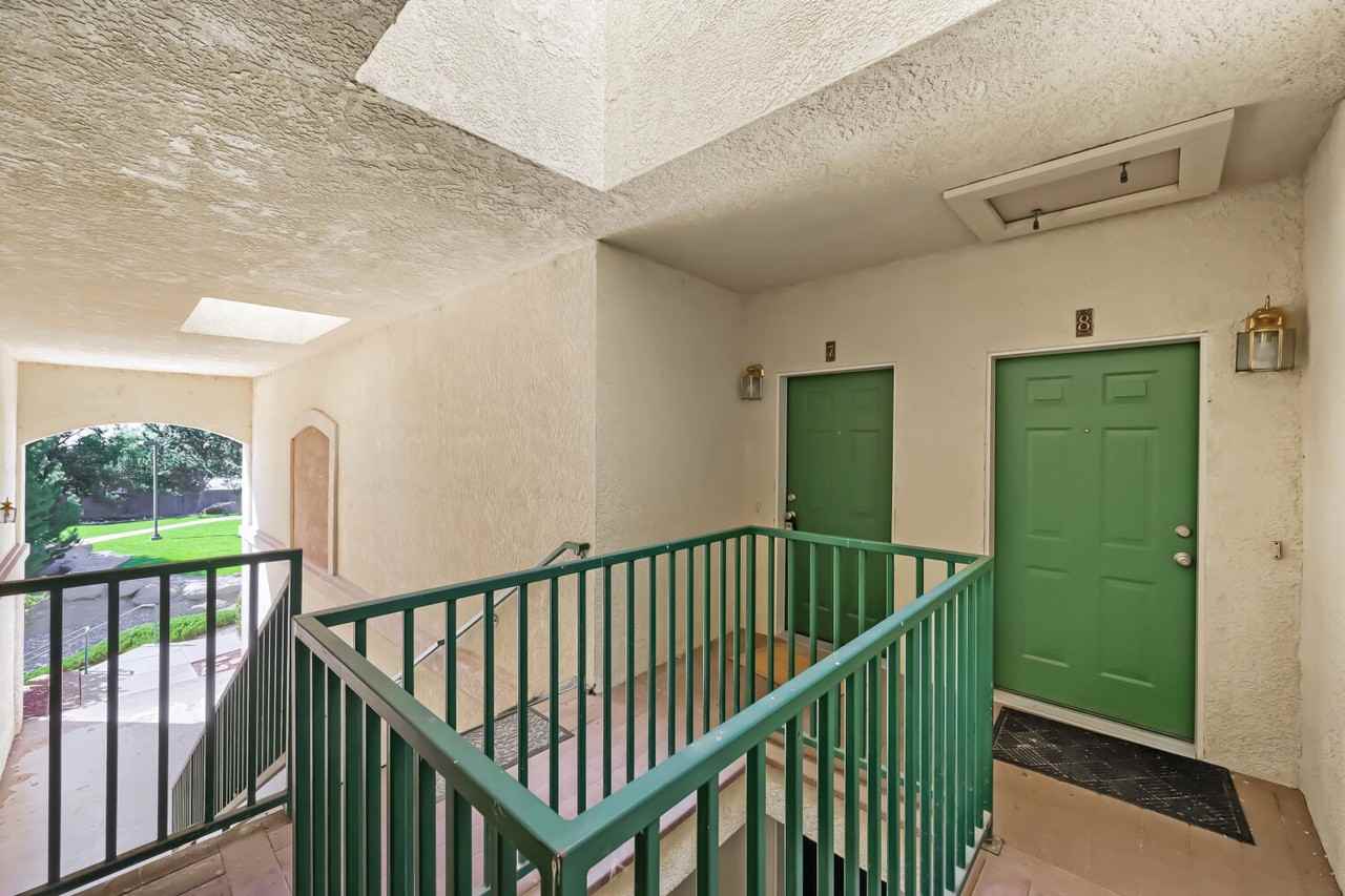 3060 Mandalay Grv #7 - Photo 2 of 18