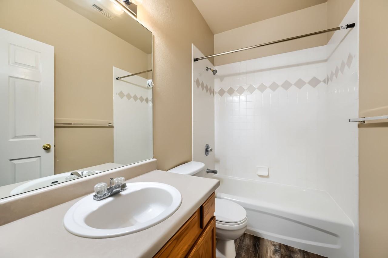 3060 Mandalay Grv #7 - Photo 5 of 18