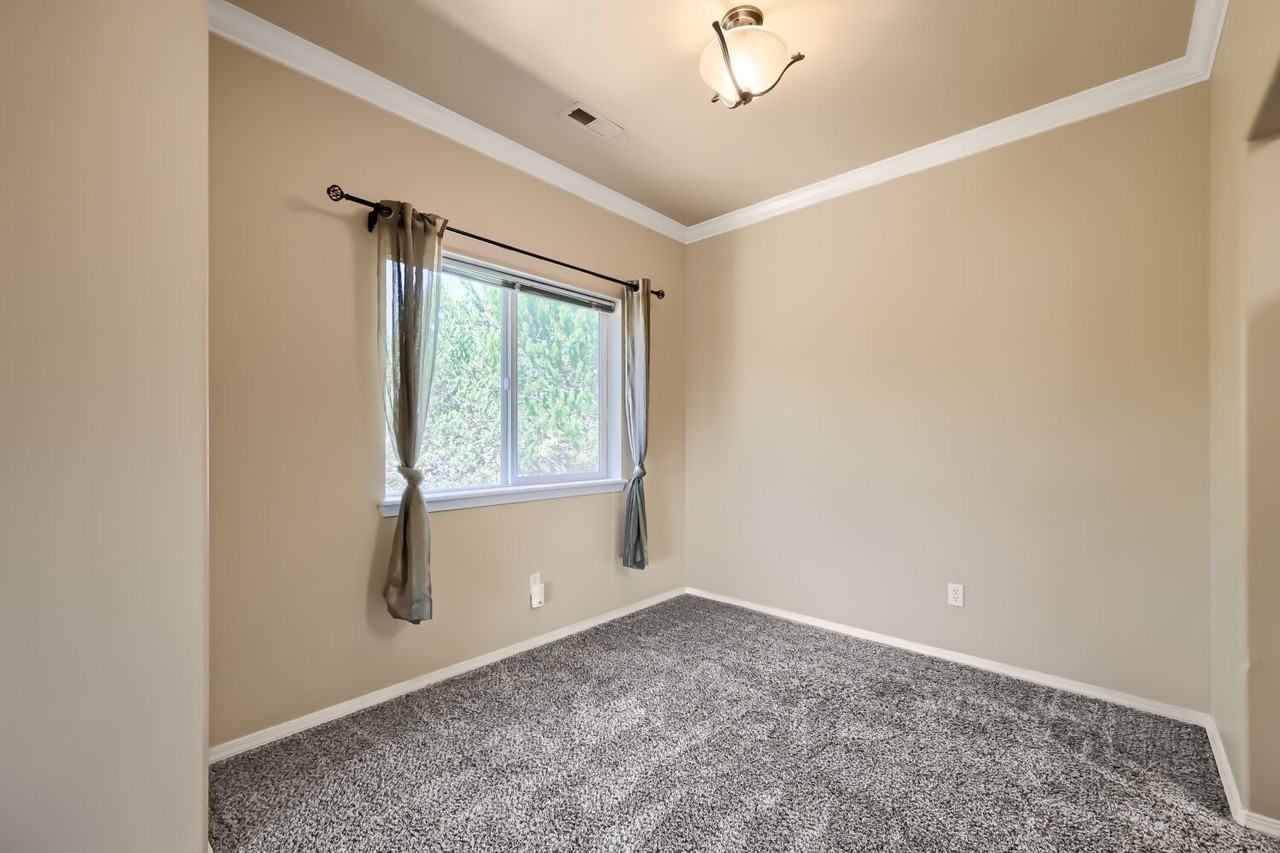 3060 Mandalay Grv #7 - Photo 7 of 18