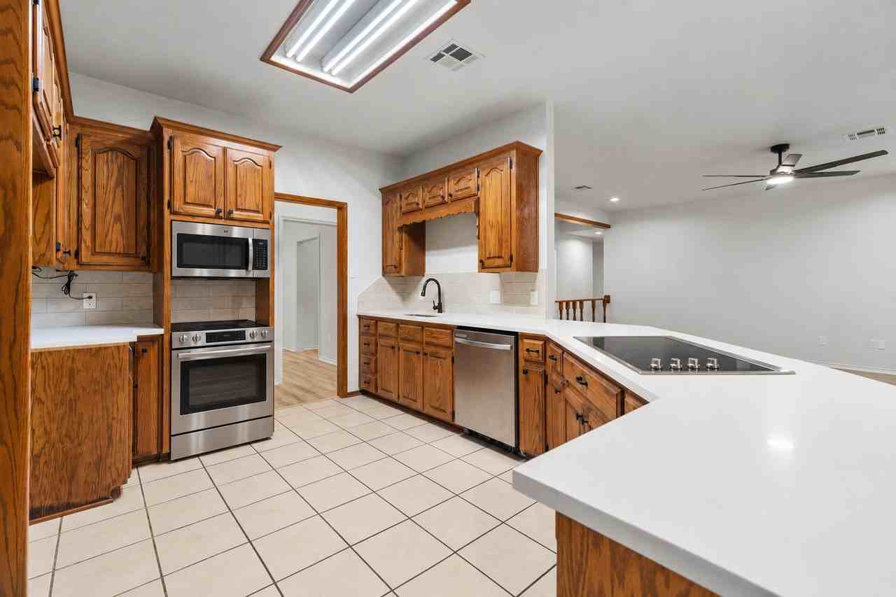 2000 Dan Rowe St #1 - Photo 2 of 10