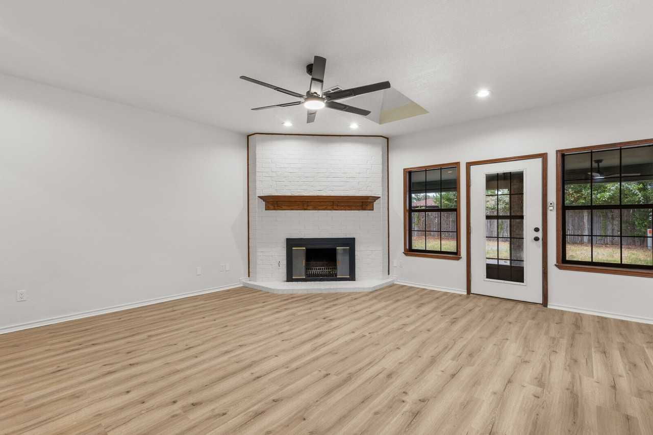 2000 Dan Rowe St #1 - Photo 4 of 10