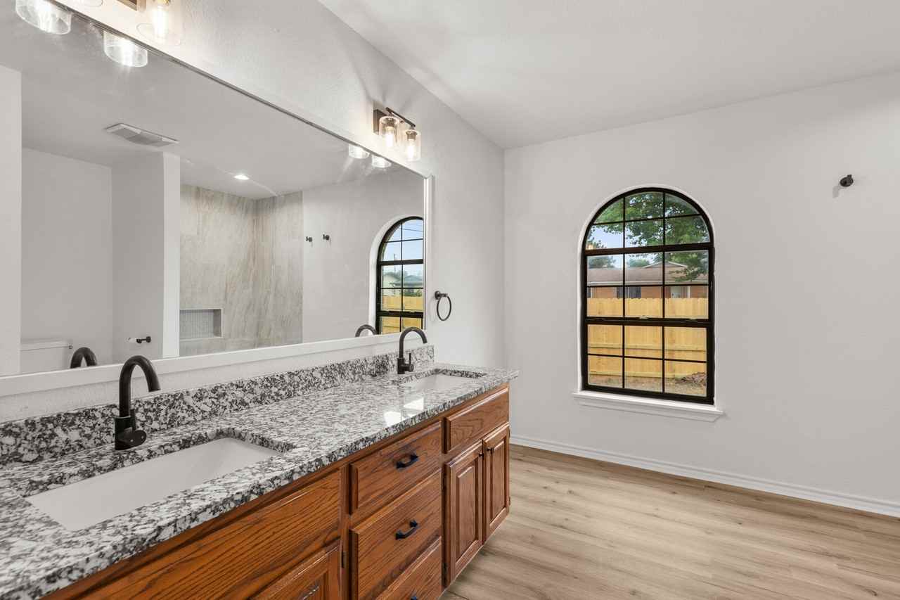 2000 Dan Rowe St #1 - Photo 6 of 10