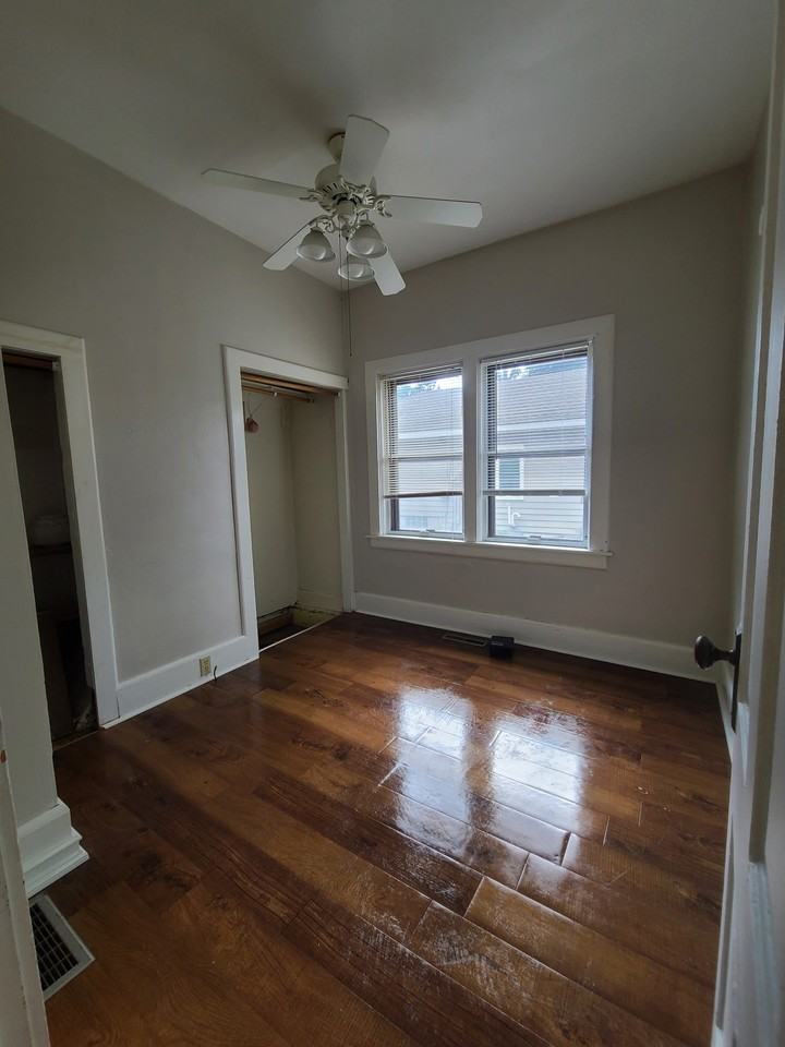 637 W Laurel St #1 - Photo 4 of 15