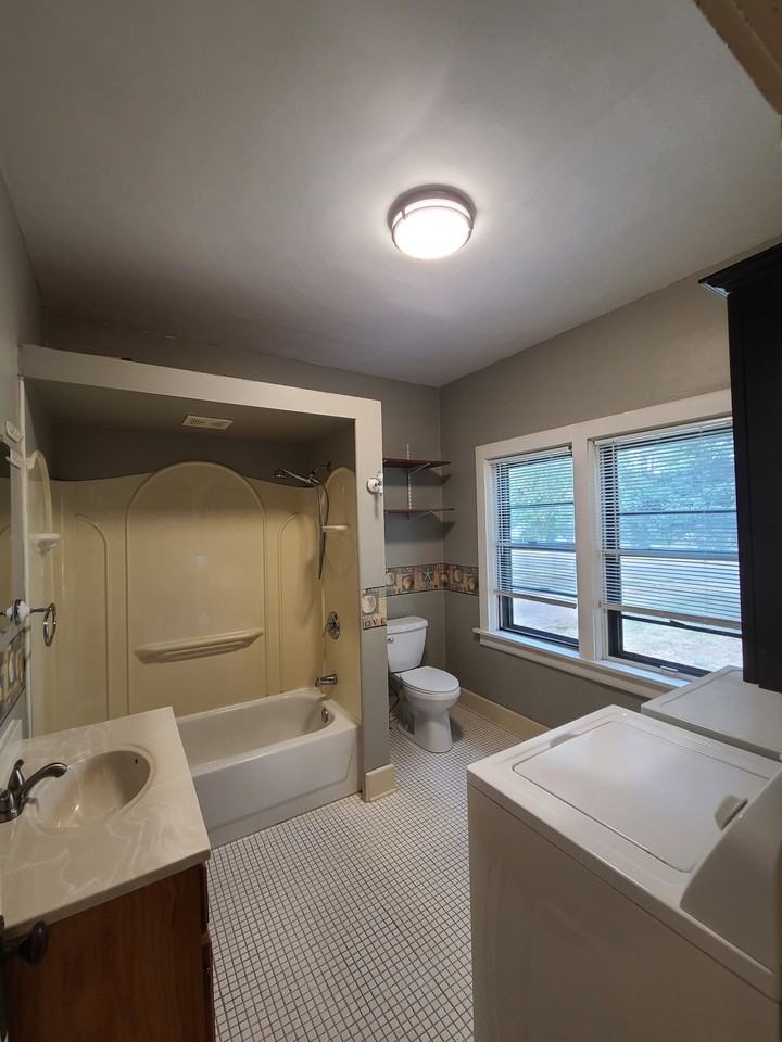 637 W Laurel St #1 - Photo 5 of 15