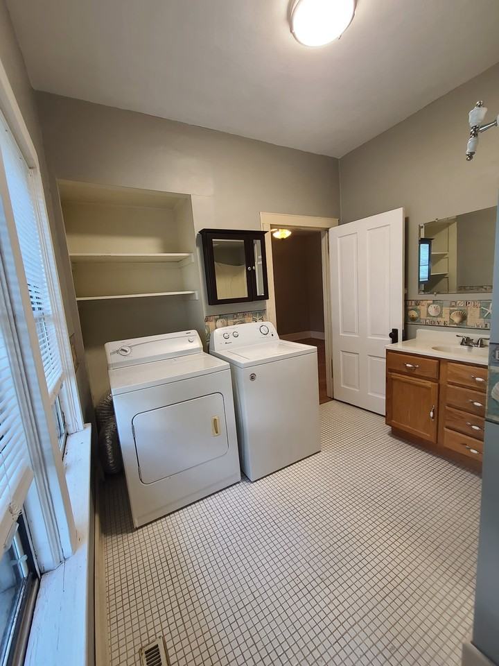 637 W Laurel St #1 - Photo 6 of 15