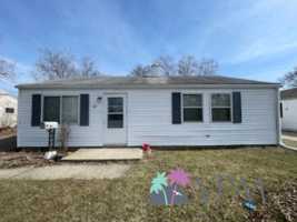 featured image of 830 Manchester Dr #1