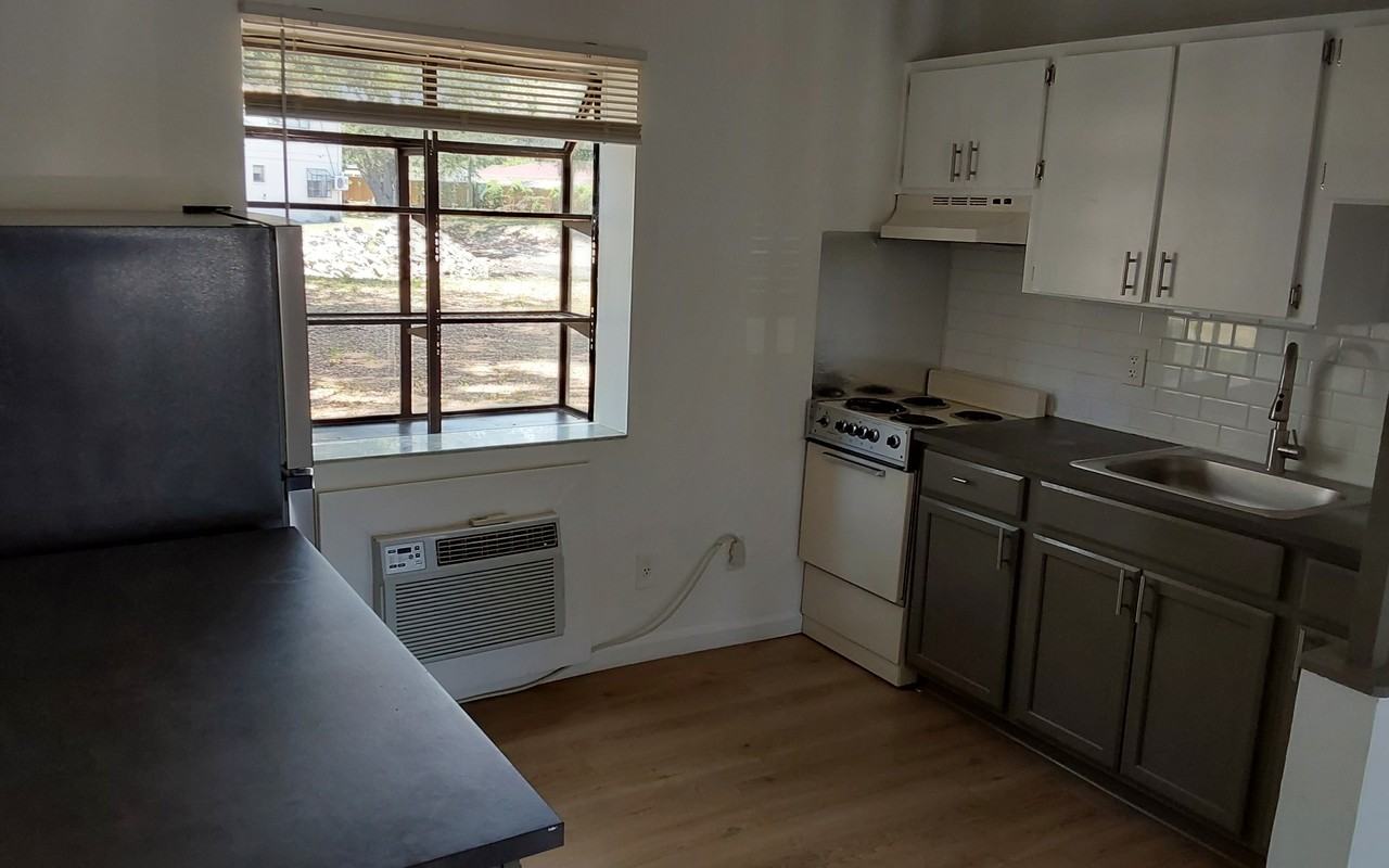2142 Bradford St #304 - Photo 2 of 6
