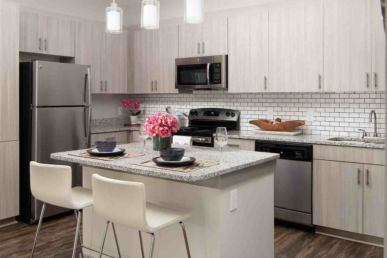 One White Oak Apartments - Photo 3 of 50