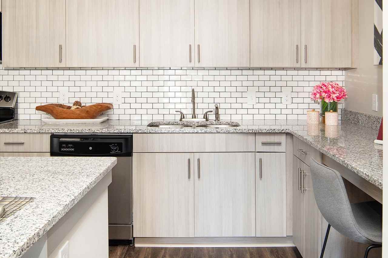 One White Oak Apartments - Photo 4 of 50