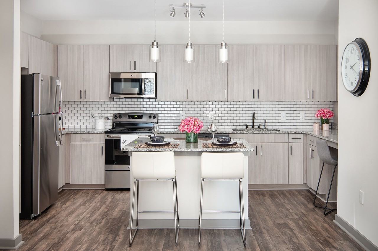 One White Oak Apartments - Photo 5 of 50
