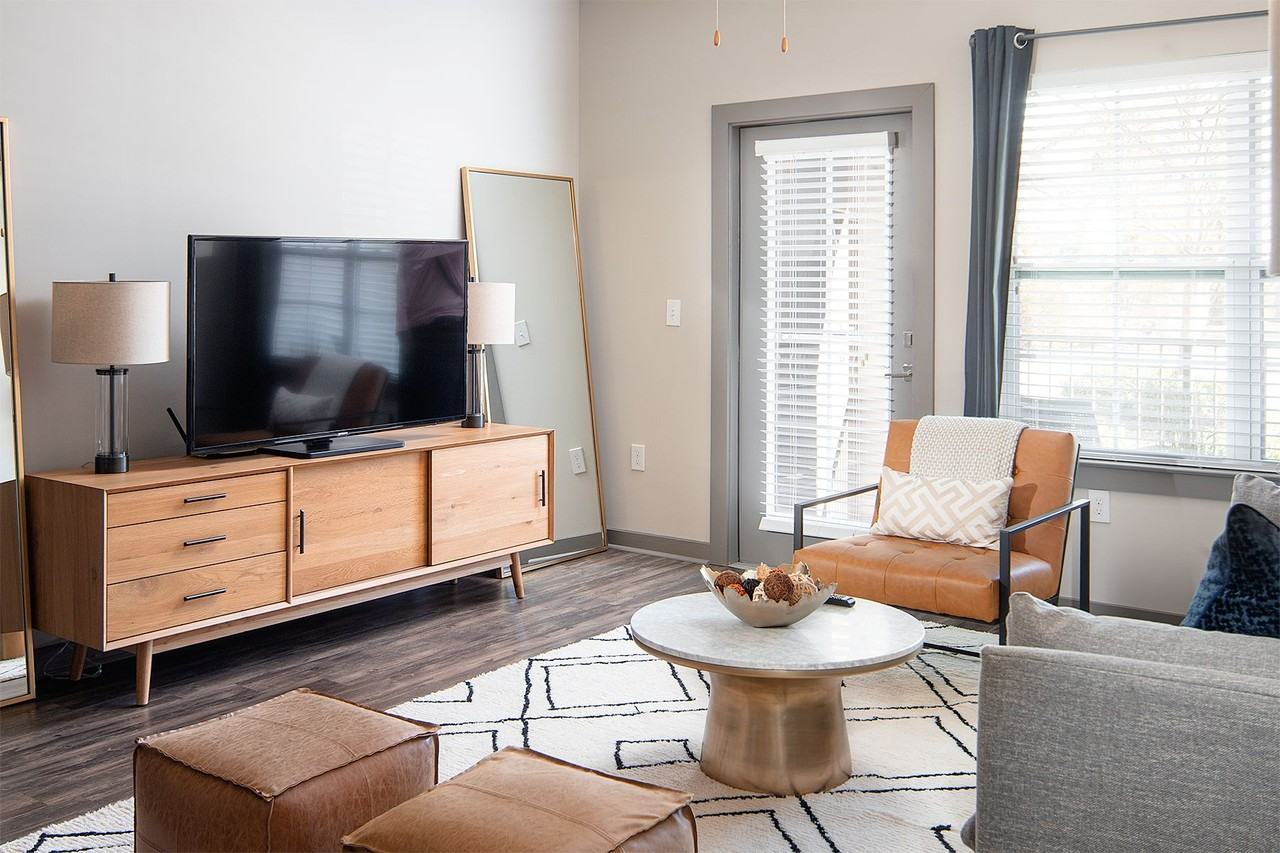One White Oak Apartments - Photo 7 of 50