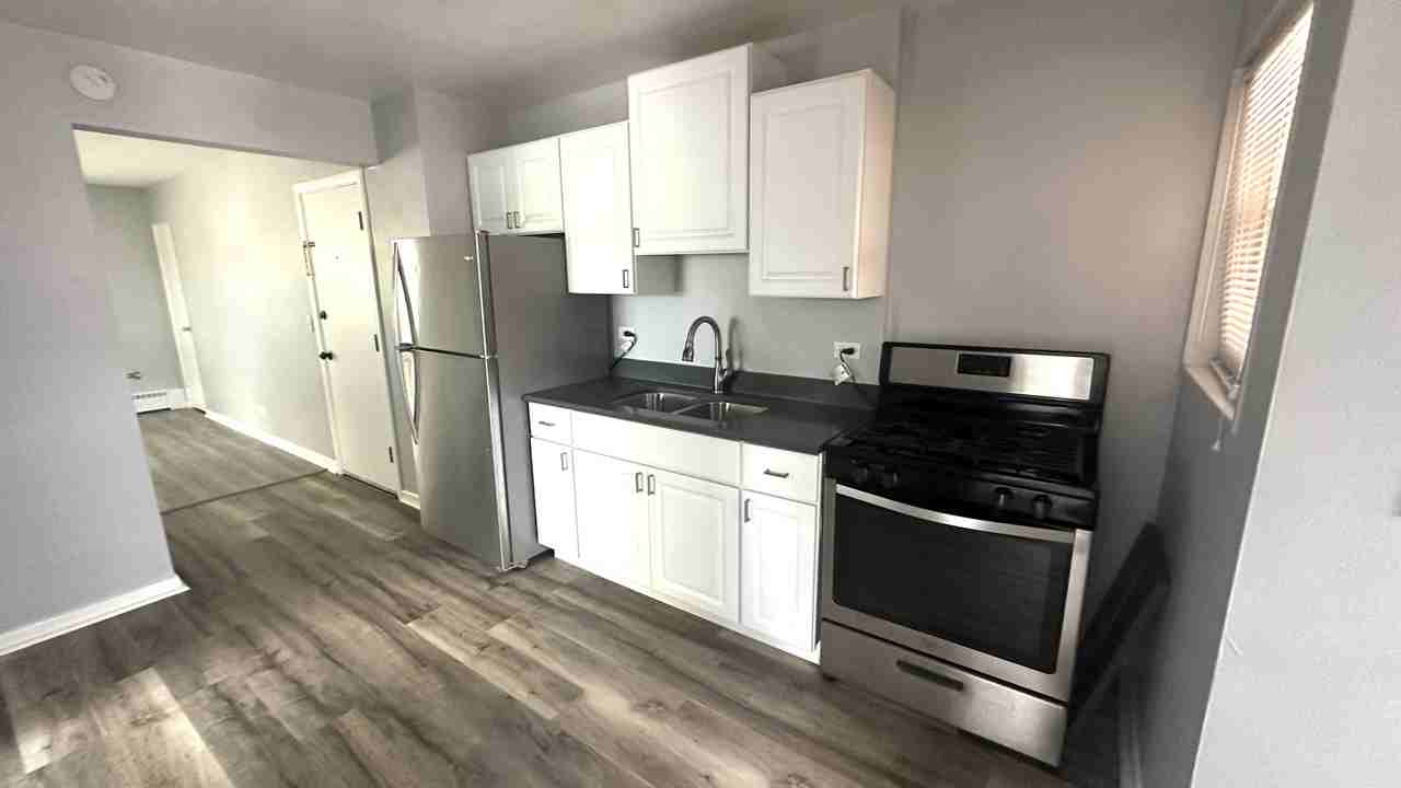 106 South Kenmore AvenueApt D #D - Photo 2 of 7