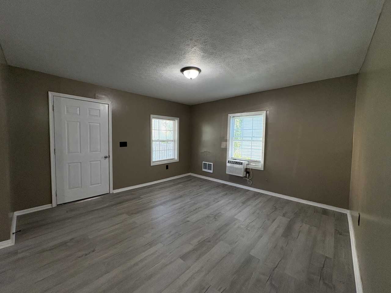 1114 Knight St #1 - Photo 3 of 24
