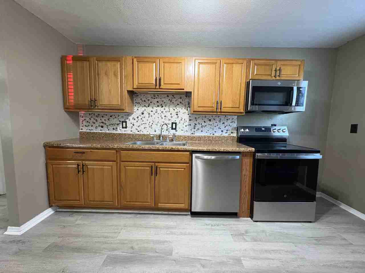 1114 Knight St #1 - Photo 6 of 24