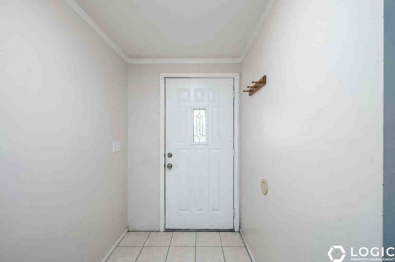 12055 S Cinnamon Ridge Rd - Photo 2 of 20