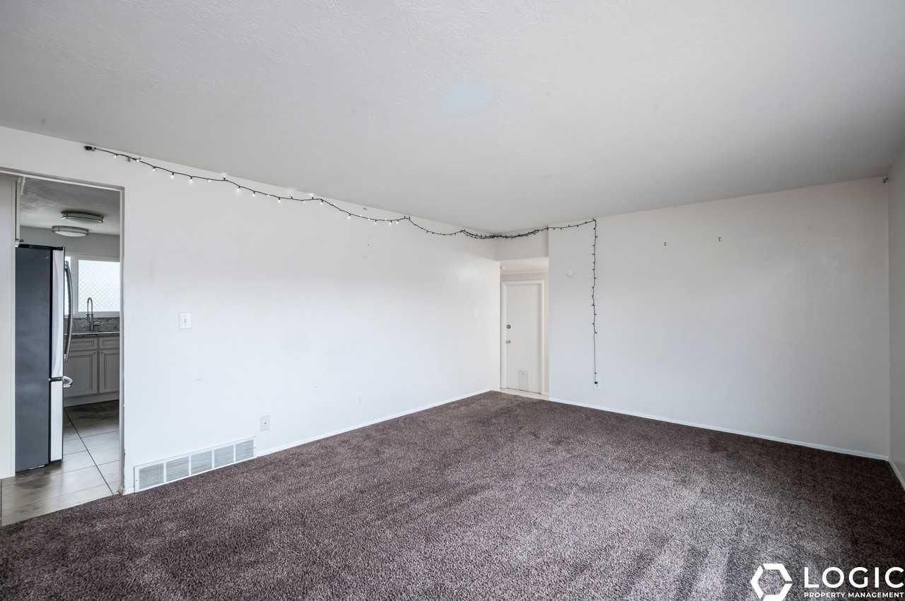 12055 S Cinnamon Ridge Rd - Photo 4 of 20