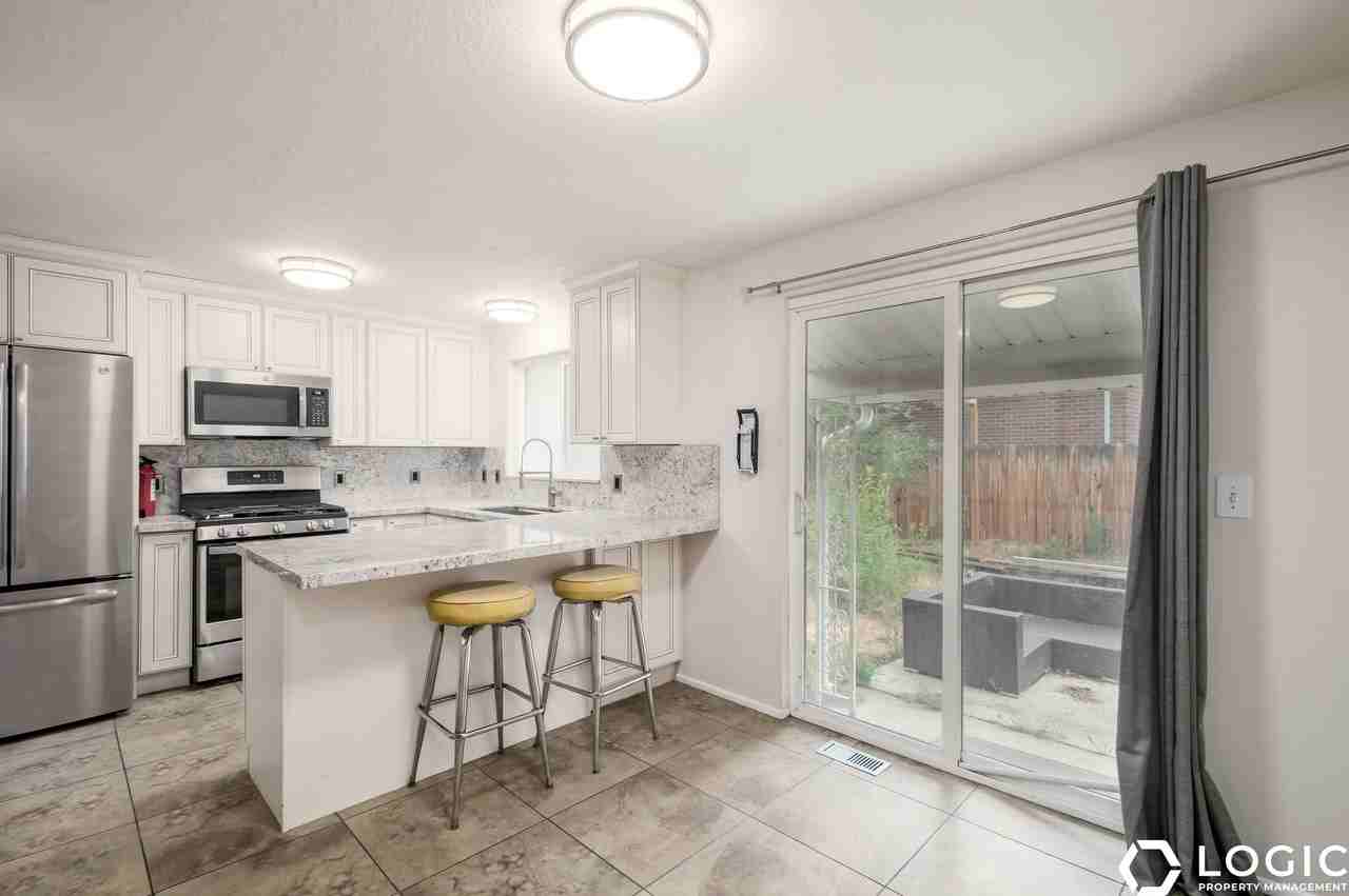 12055 S Cinnamon Ridge Rd - Photo 5 of 20