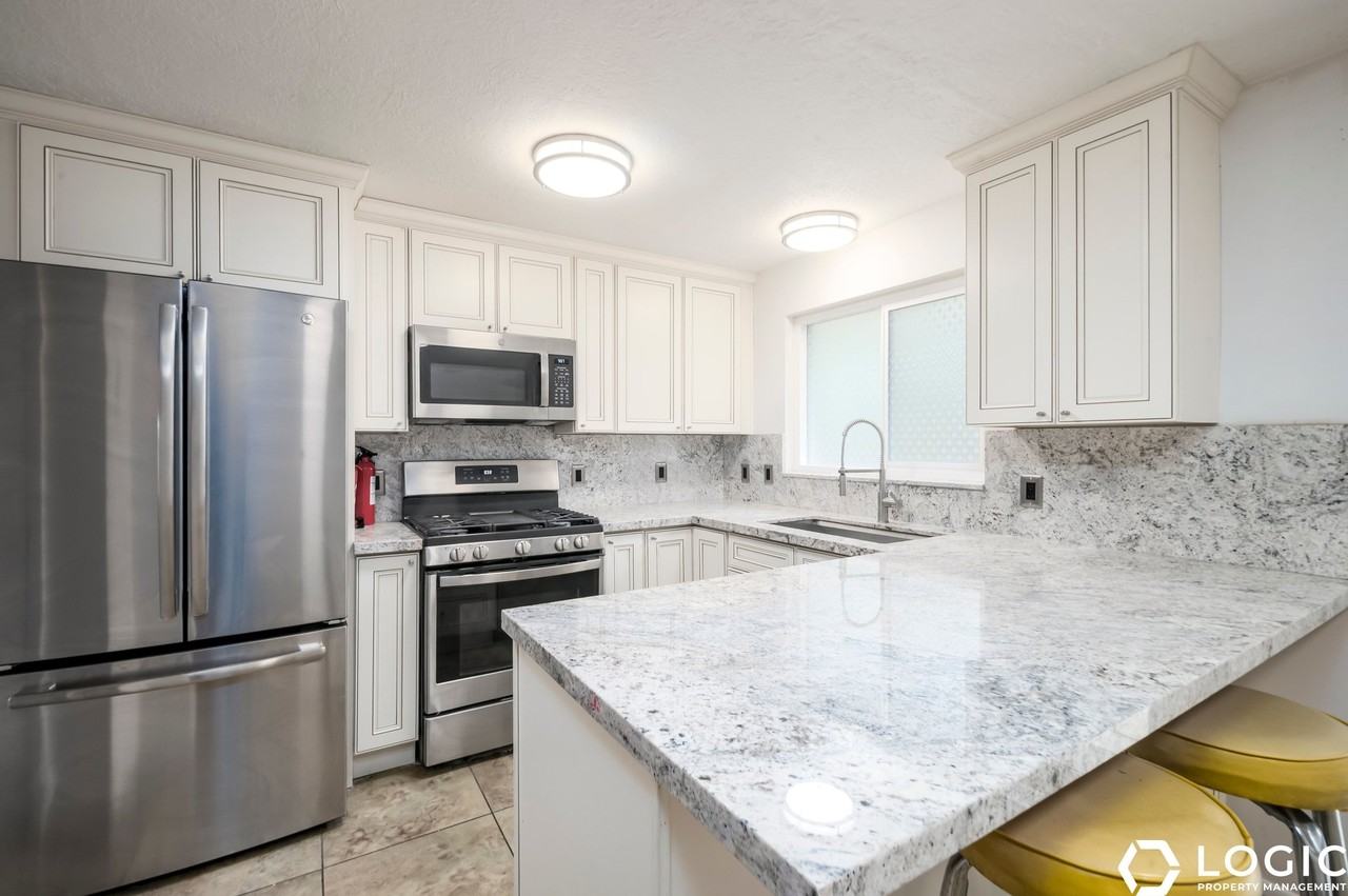 12055 S Cinnamon Ridge Rd - Photo 7 of 20