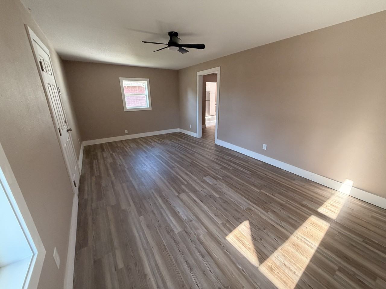 1004 N Plum St #1 - Photo 3 of 10