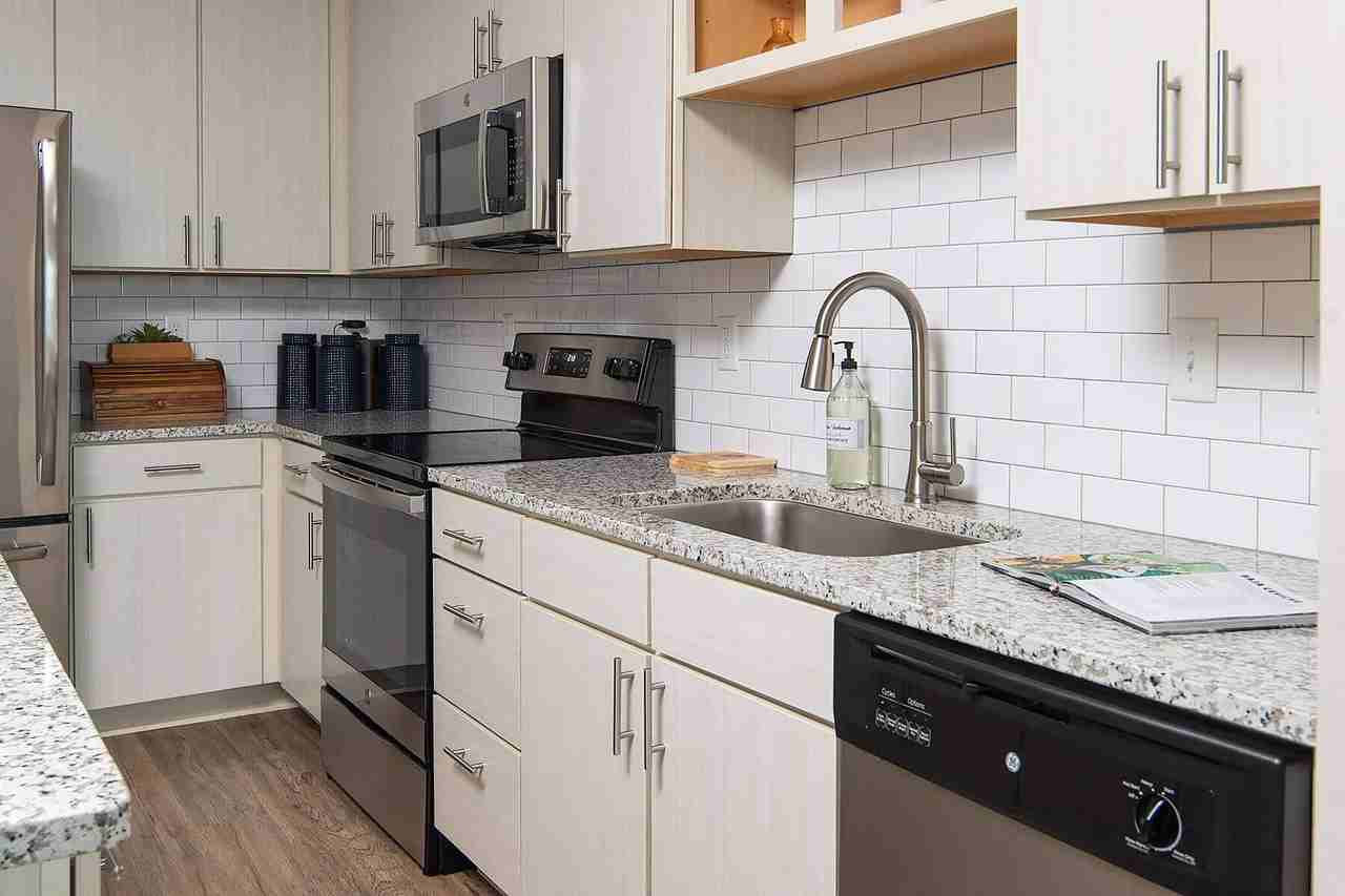 TRAILSIDE VERDAE APARTMENTS - Photo 2 of 44