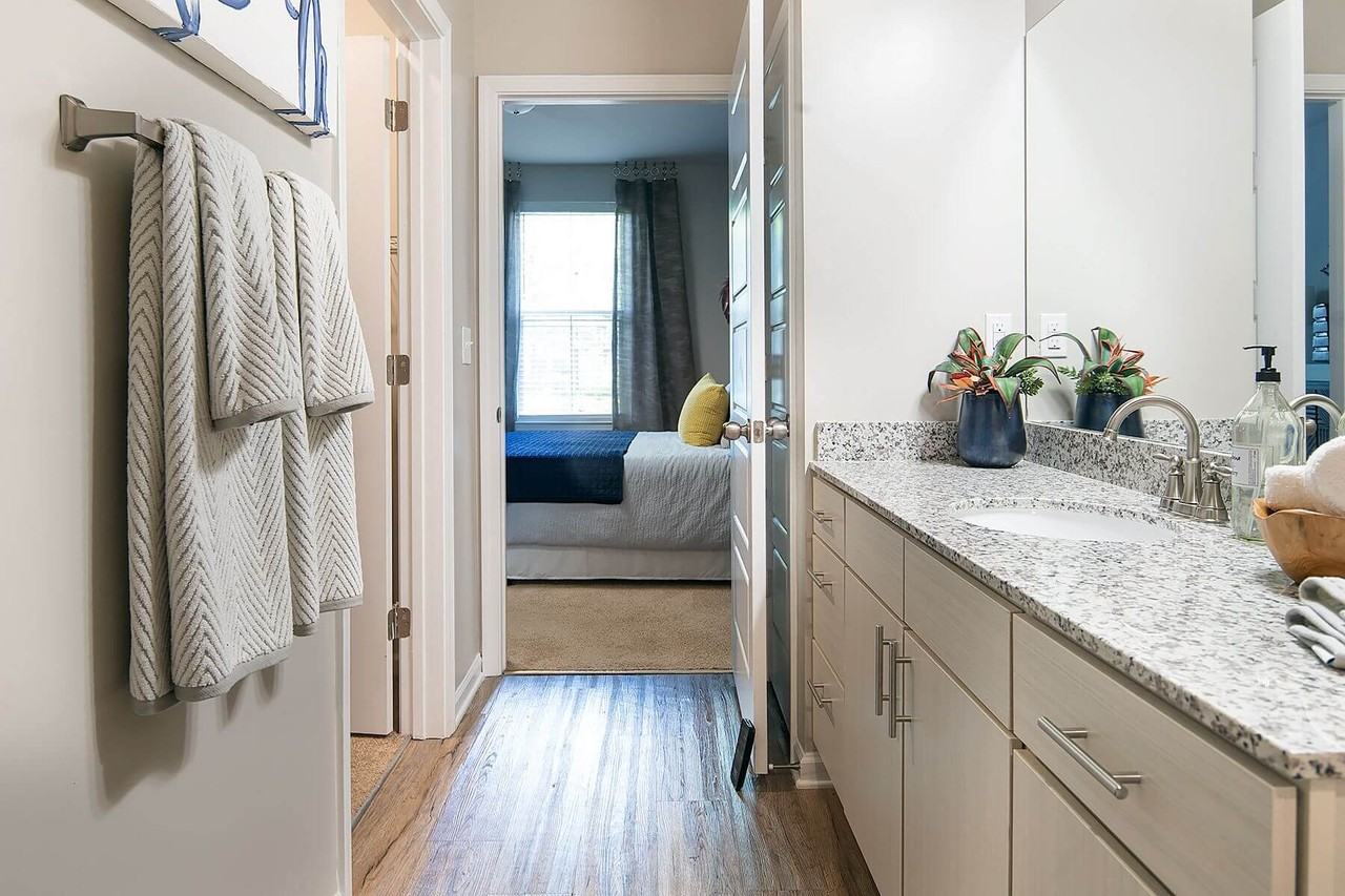 TRAILSIDE VERDAE APARTMENTS - Photo 5 of 44