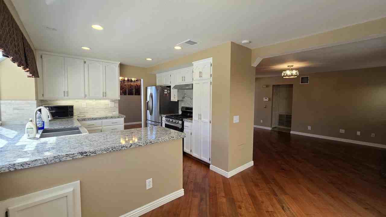 2192 Hedgerow Ln - Photo 2 of 30