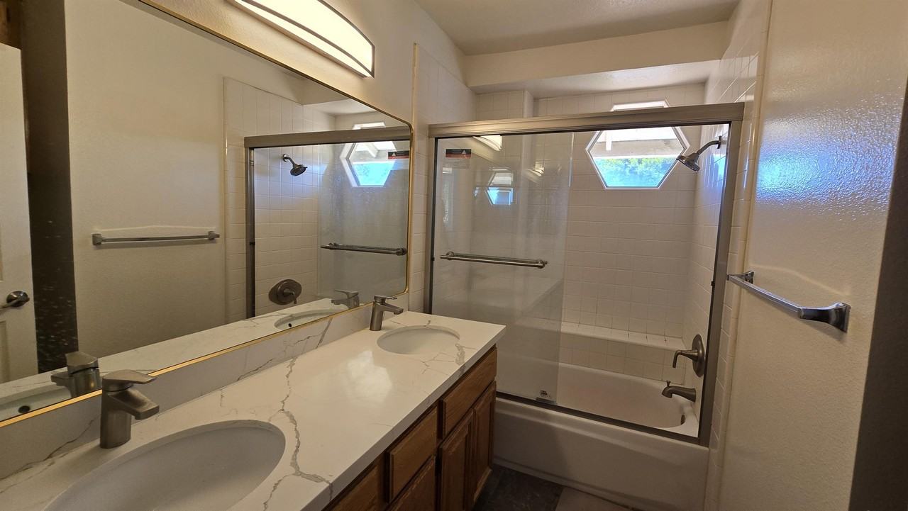 2192 Hedgerow Ln - Photo 3 of 30