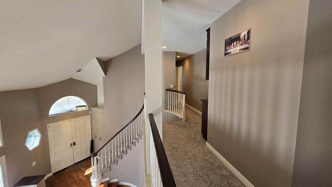 2192 Hedgerow Ln - Photo 7 of 30