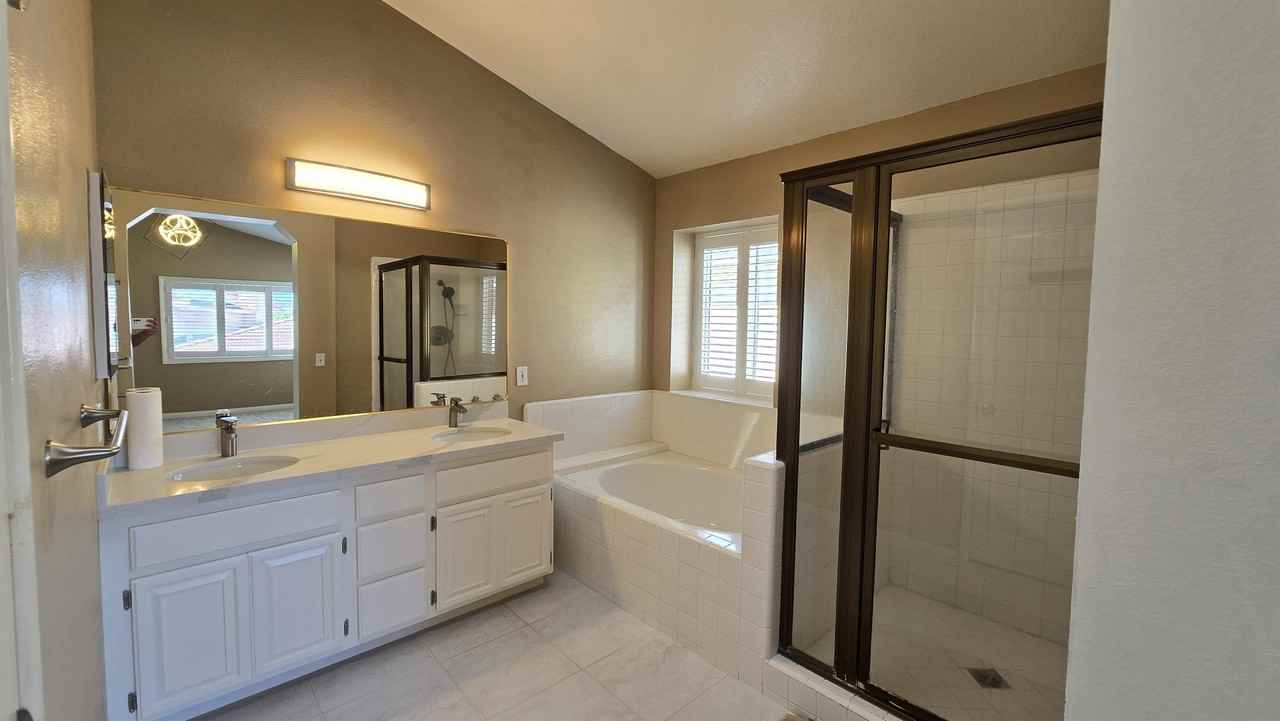 2192 Hedgerow Ln - Photo 3 of 30
