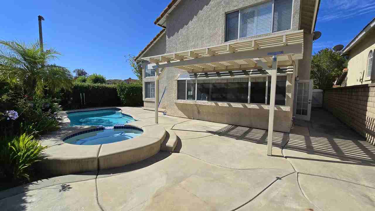 2192 Hedgerow Ln - Photo 6 of 30