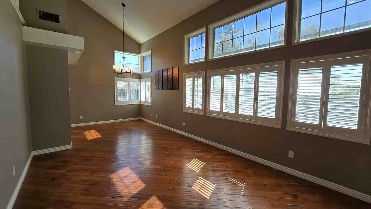 2192 Hedgerow Ln - Photo 7 of 30
