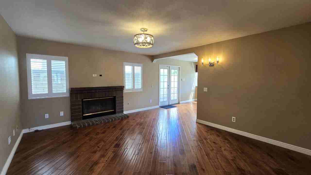 2192 Hedgerow Ln - Photo 4 of 30