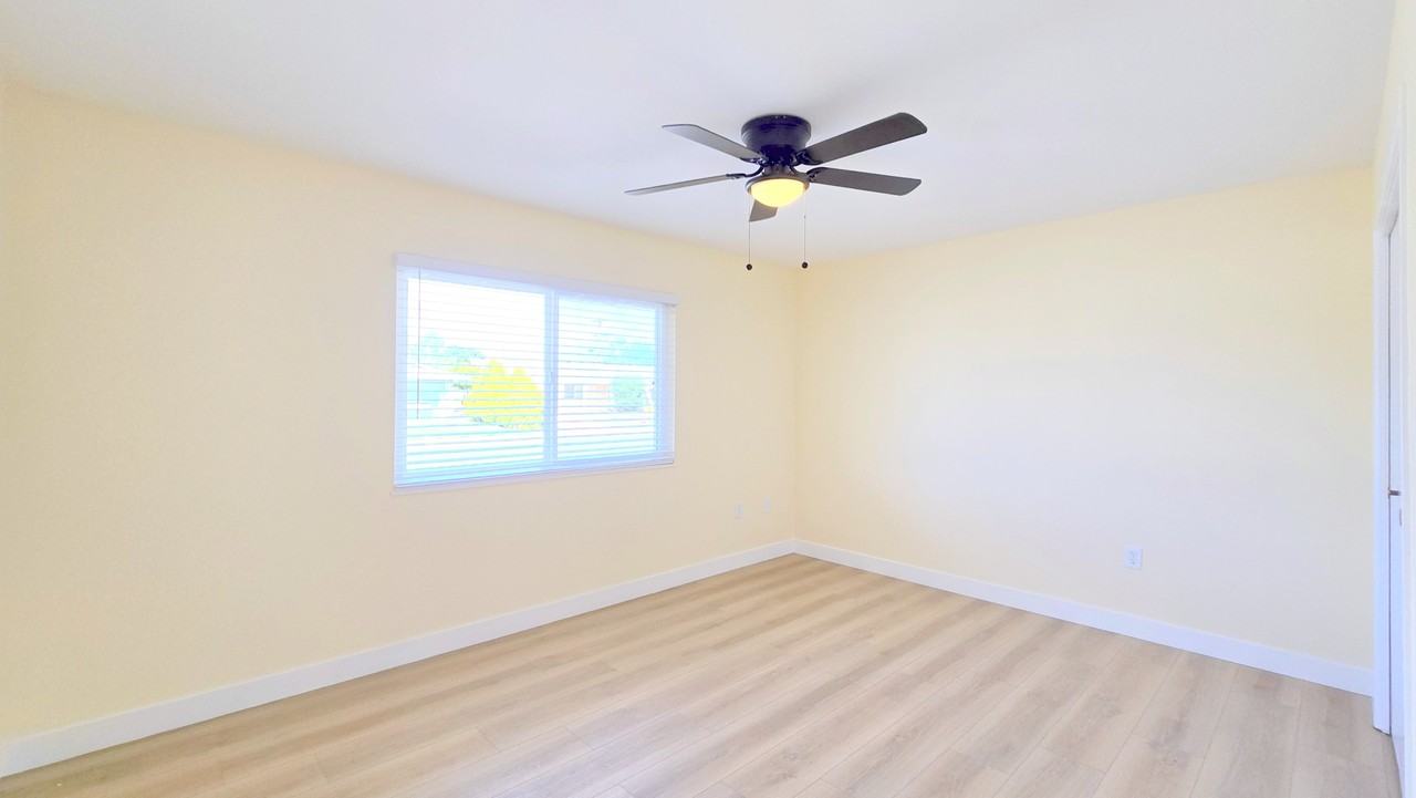 26421 Tanglewood Dr - Photo 3 of 17