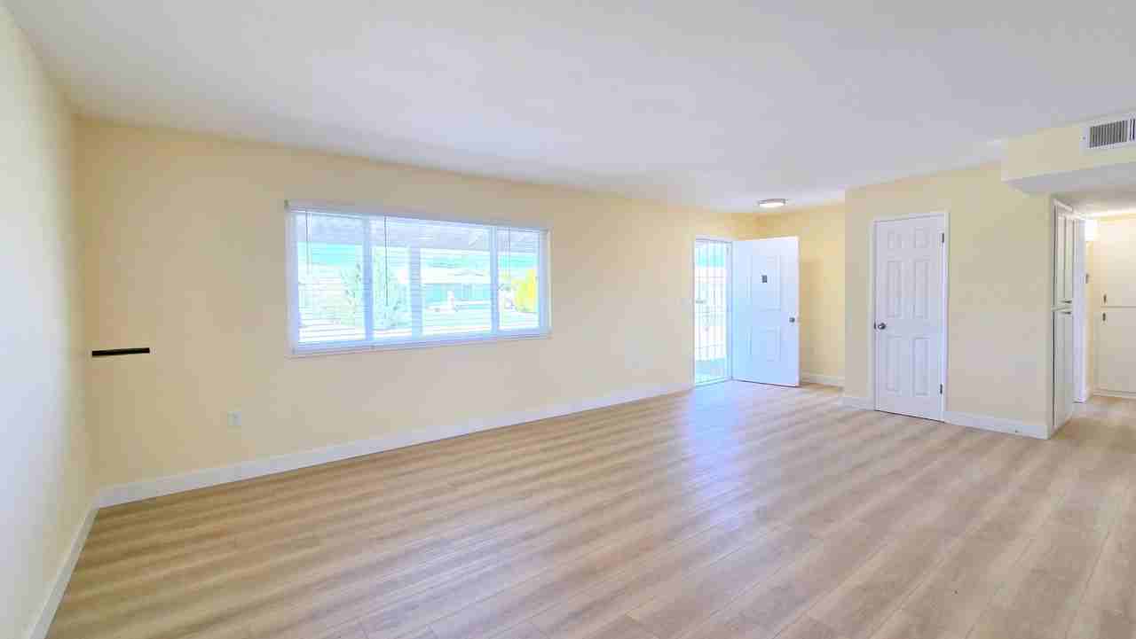 26421 Tanglewood Dr - Photo 4 of 17