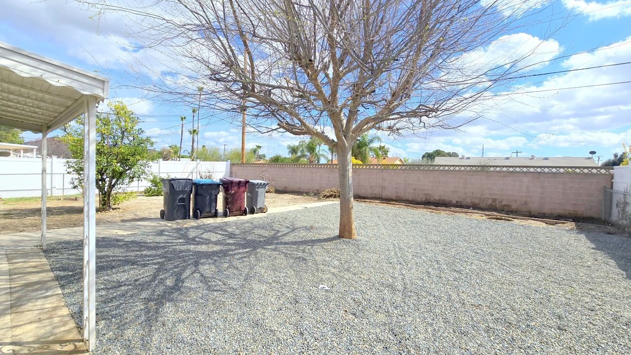 26421 Tanglewood Dr - Photo 2 of 17
