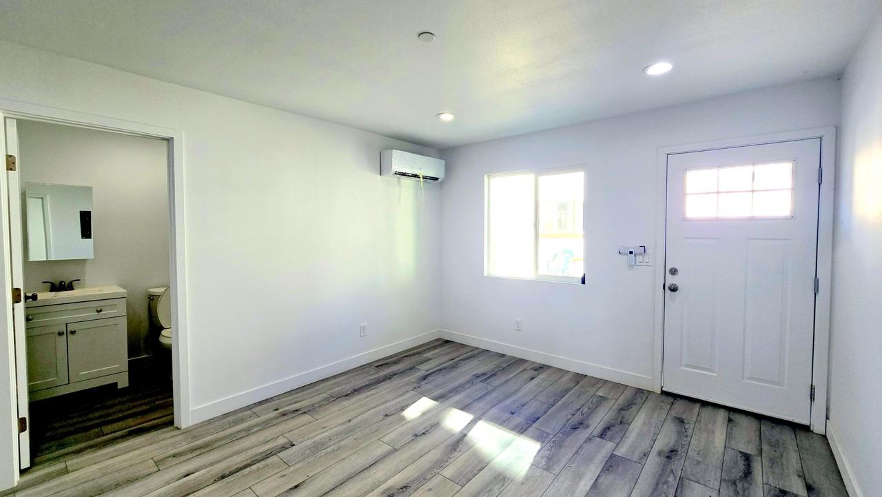 7539 Laurel Ave Fontana Ca #2 - Photo 3 of 14