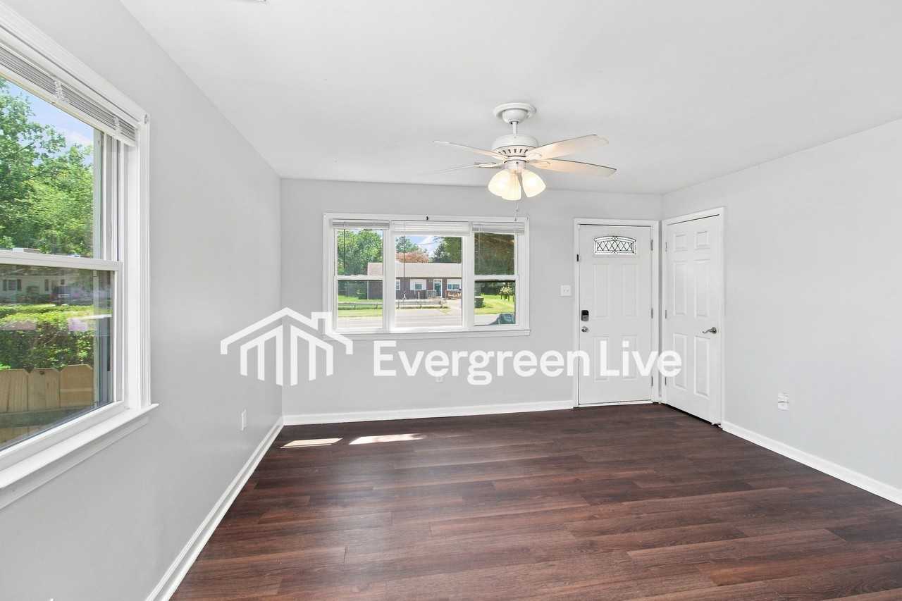 1903 Andrews Blvd - Photo 3 of 15