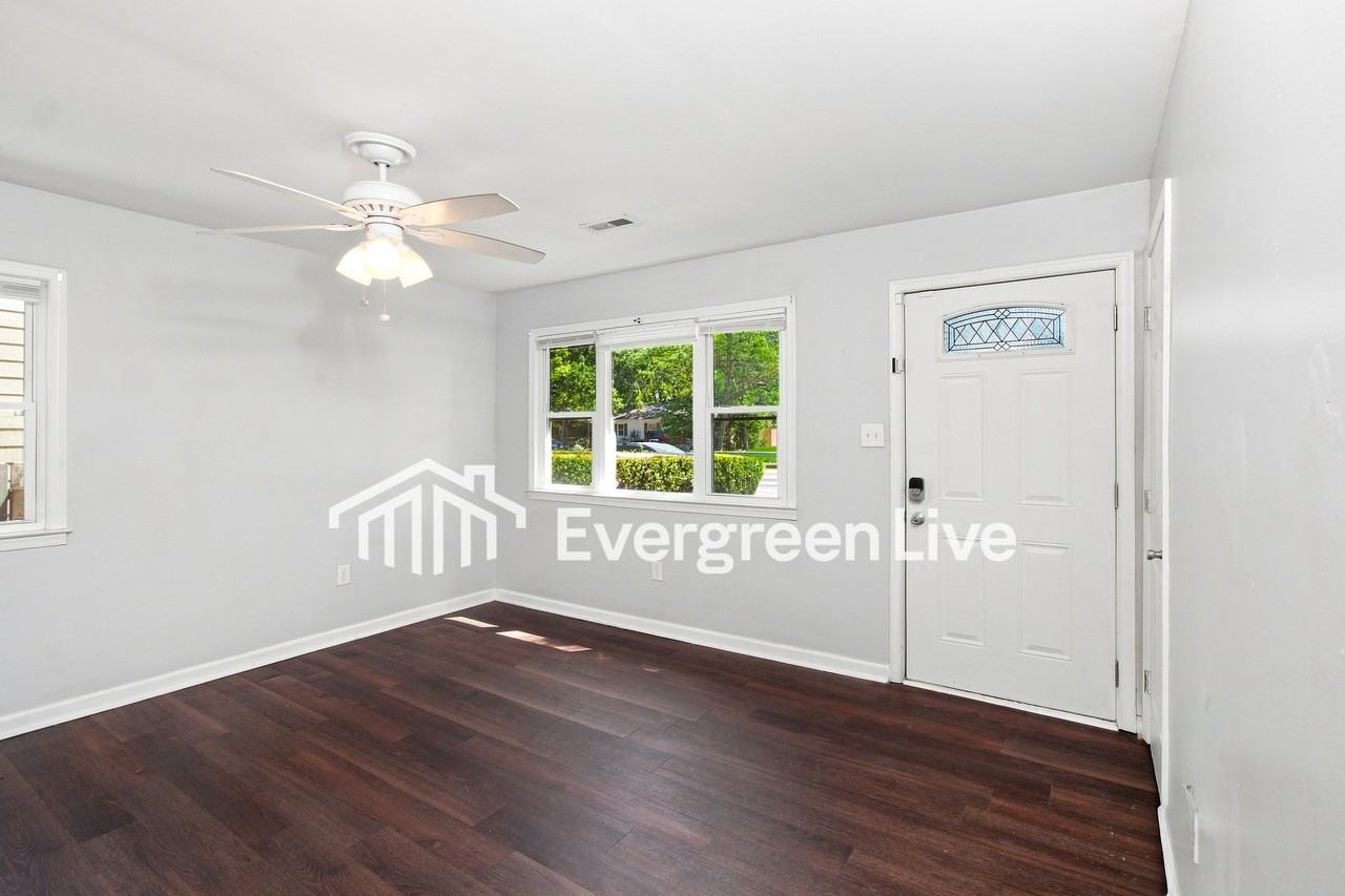 1903 Andrews Blvd - Photo 4 of 15