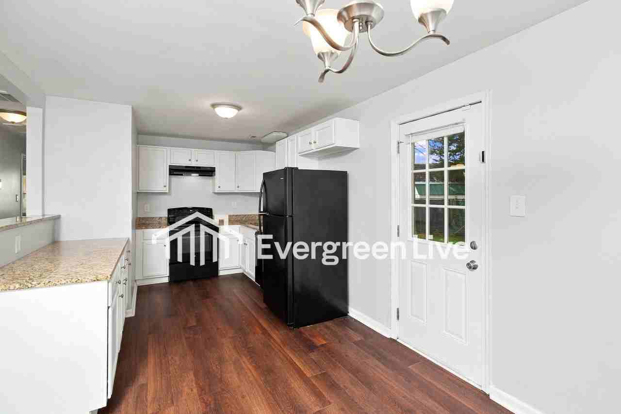 1903 Andrews Blvd - Photo 5 of 15