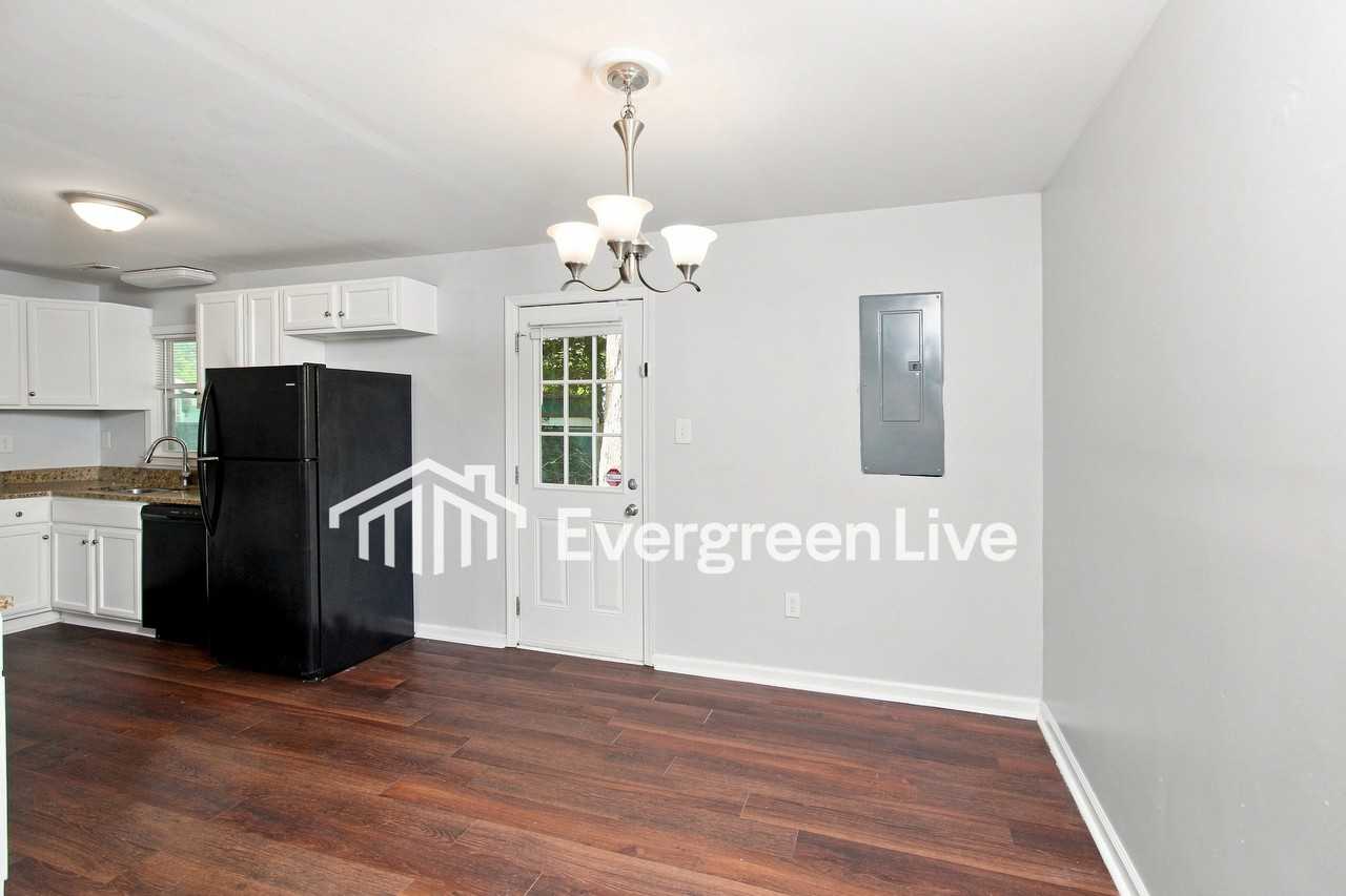 1903 Andrews Blvd - Photo 6 of 15