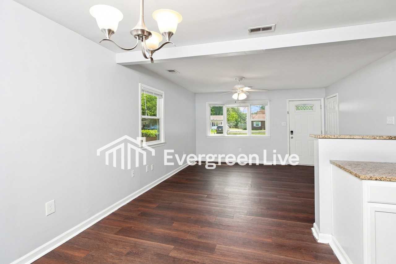 1903 Andrews Blvd - Photo 7 of 15