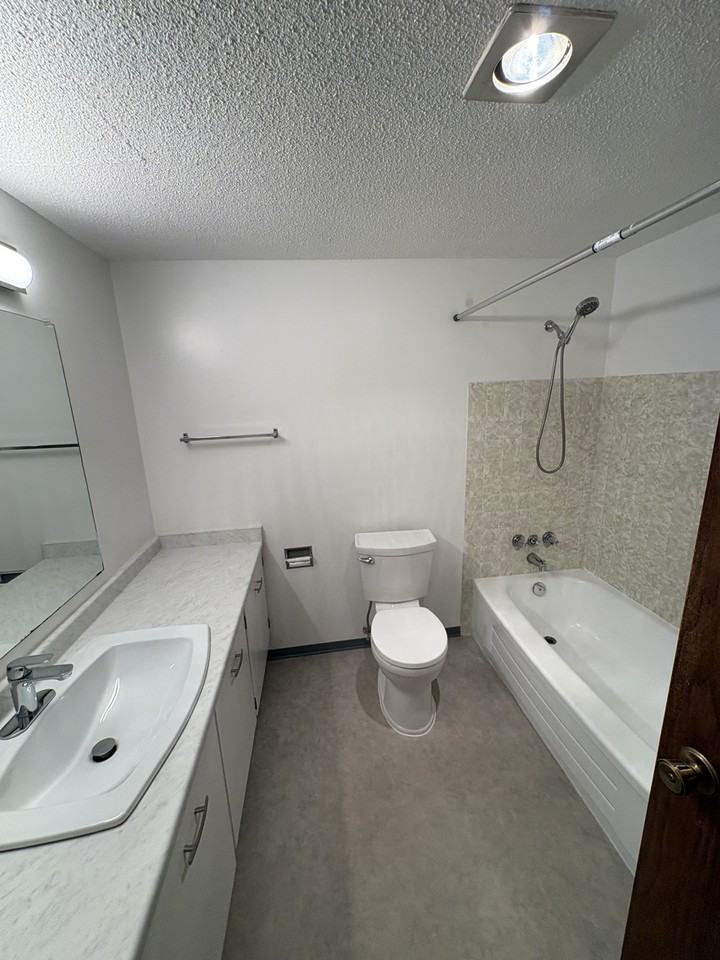 7700 Francis Rd - Photo 4 of 6