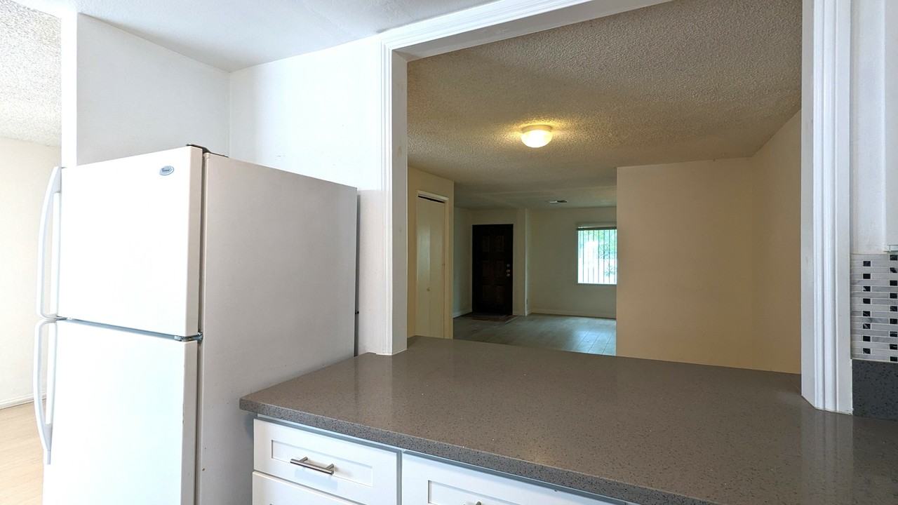 444 S Garfield Ave #B - Photo 4 of 22