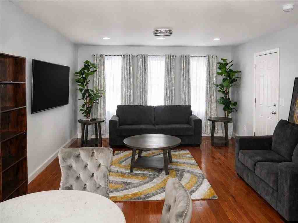 24 Hymer St ##2 - Photo 3 of 12
