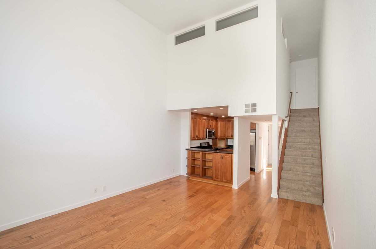 1253 Terra Nova Blvd - Photo 4 of 25