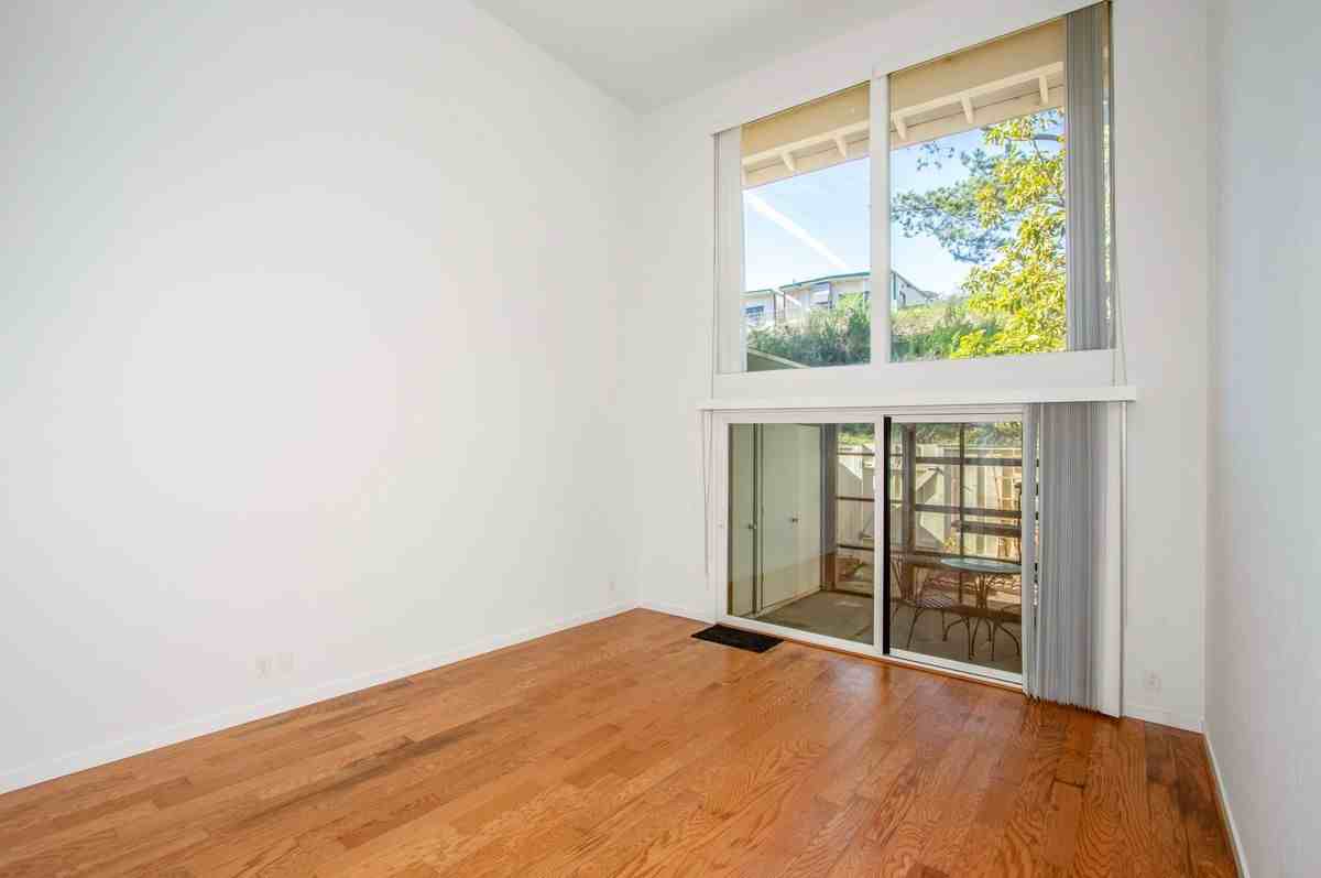1253 Terra Nova Blvd - Photo 7 of 25